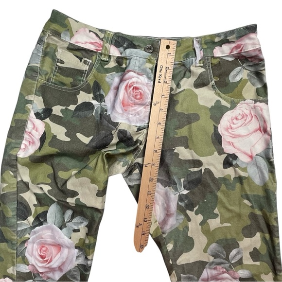 Brand‎ Bazaar Floral Camo Pants Size Large - Picture 8 of 9